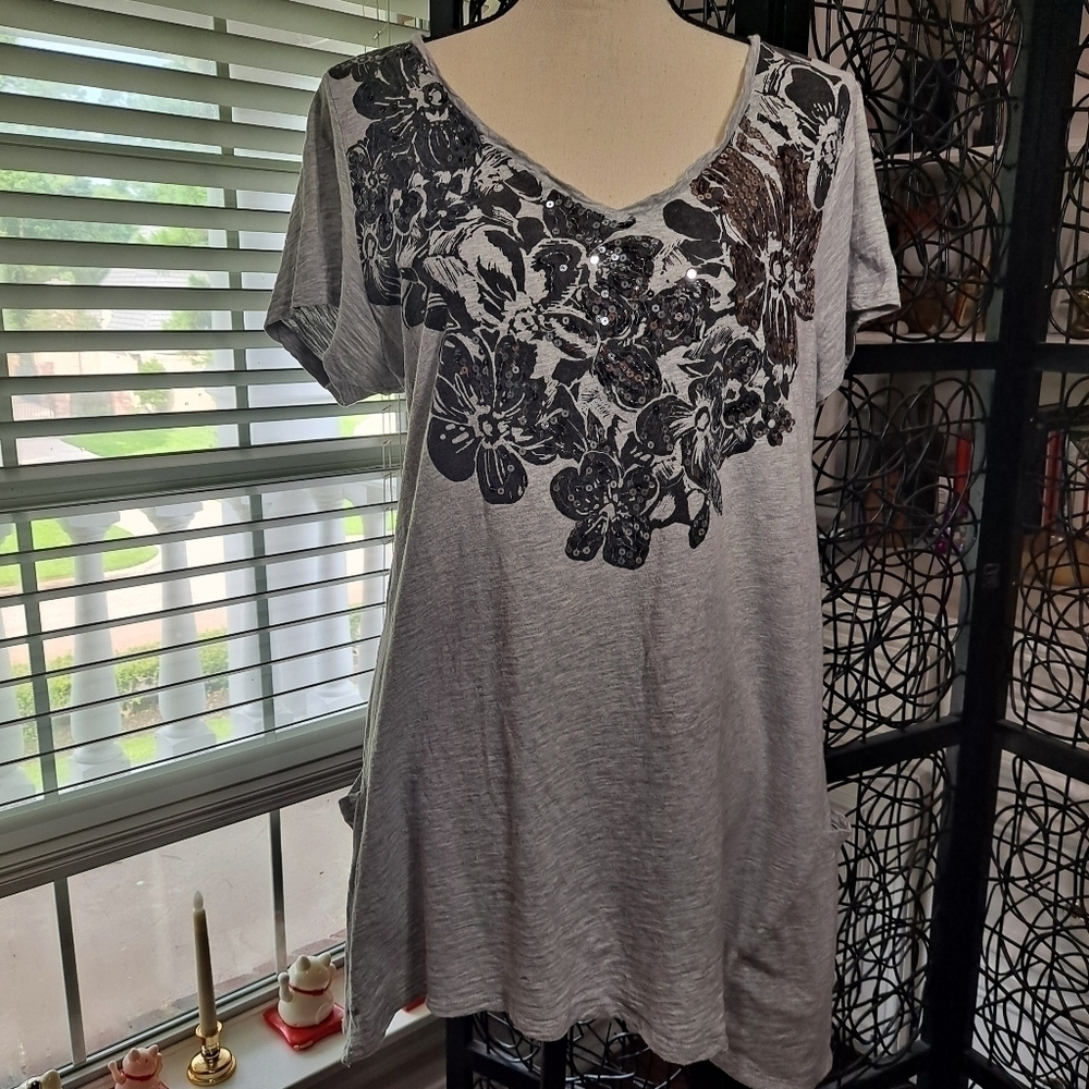 Style & Co Size Large Gray Vneck Swing Top with Floral Sequin Embellishment